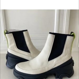 Sorel Brex Chelsea Boot White/Black Size 8 NWT